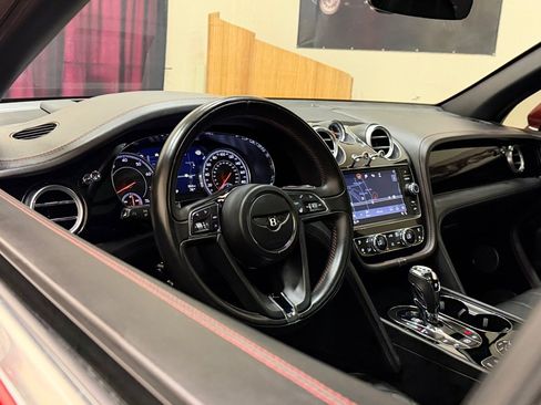 Used 2017 Bentley Bentayga AWD/4WD image 11