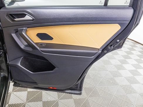 Used 2022 Volkswagen Tiguan SE w/ Panoramic Sunroof Package AWD/4WD image 44