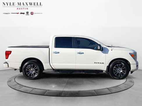 Used 2021 Nissan Titan SV w/ SV Convenience Package RWD image 17