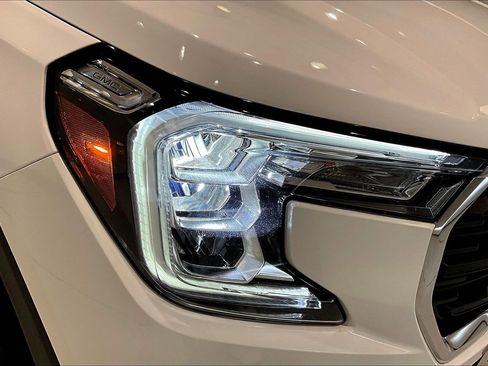 Used 2024 GMC Terrain SLE image 31