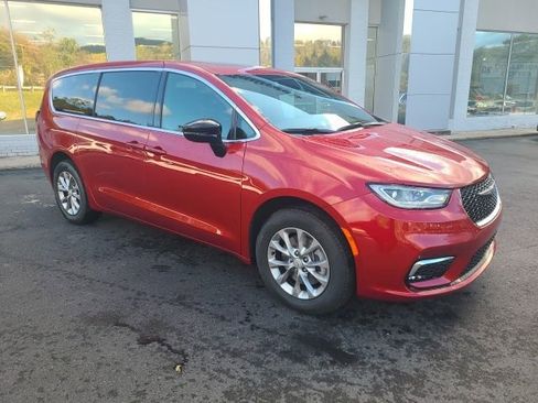 New 2026 Chrysler Pacifica Select image 7