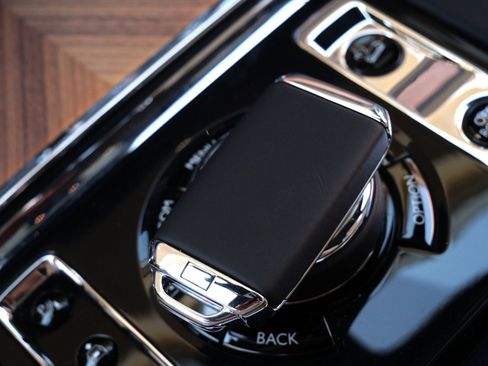 Certified 2023 Rolls-Royce Cullinan w/ Cullinan Package image 15