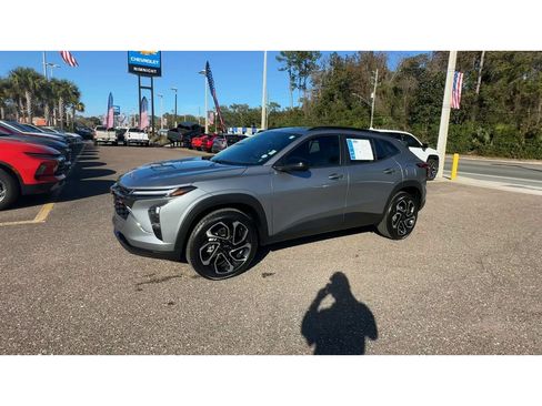 Certified 2025 Chevrolet Trax RS w/ Sunroof Package image 6