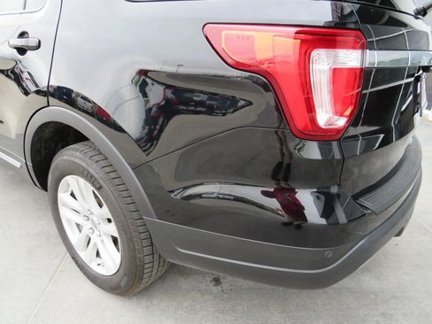 Used 2018 Ford Explorer XLT AWD/4WD image 27
