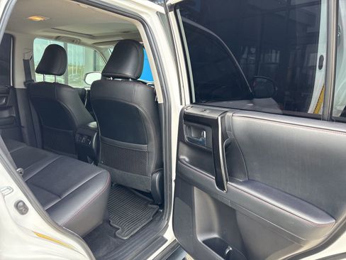 Used 2020 Toyota 4Runner Venture w/ Moonroof Package AWD/4WD image 15