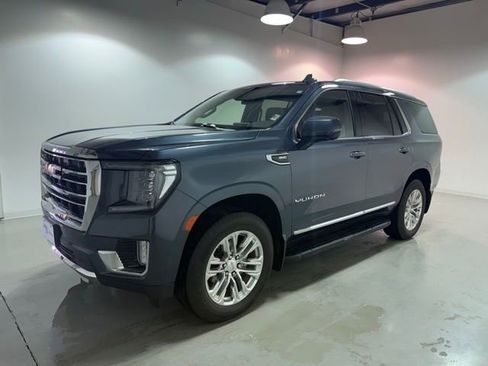 Used 2021 GMC Yukon SLT w/ SLT Premium Package image 3
