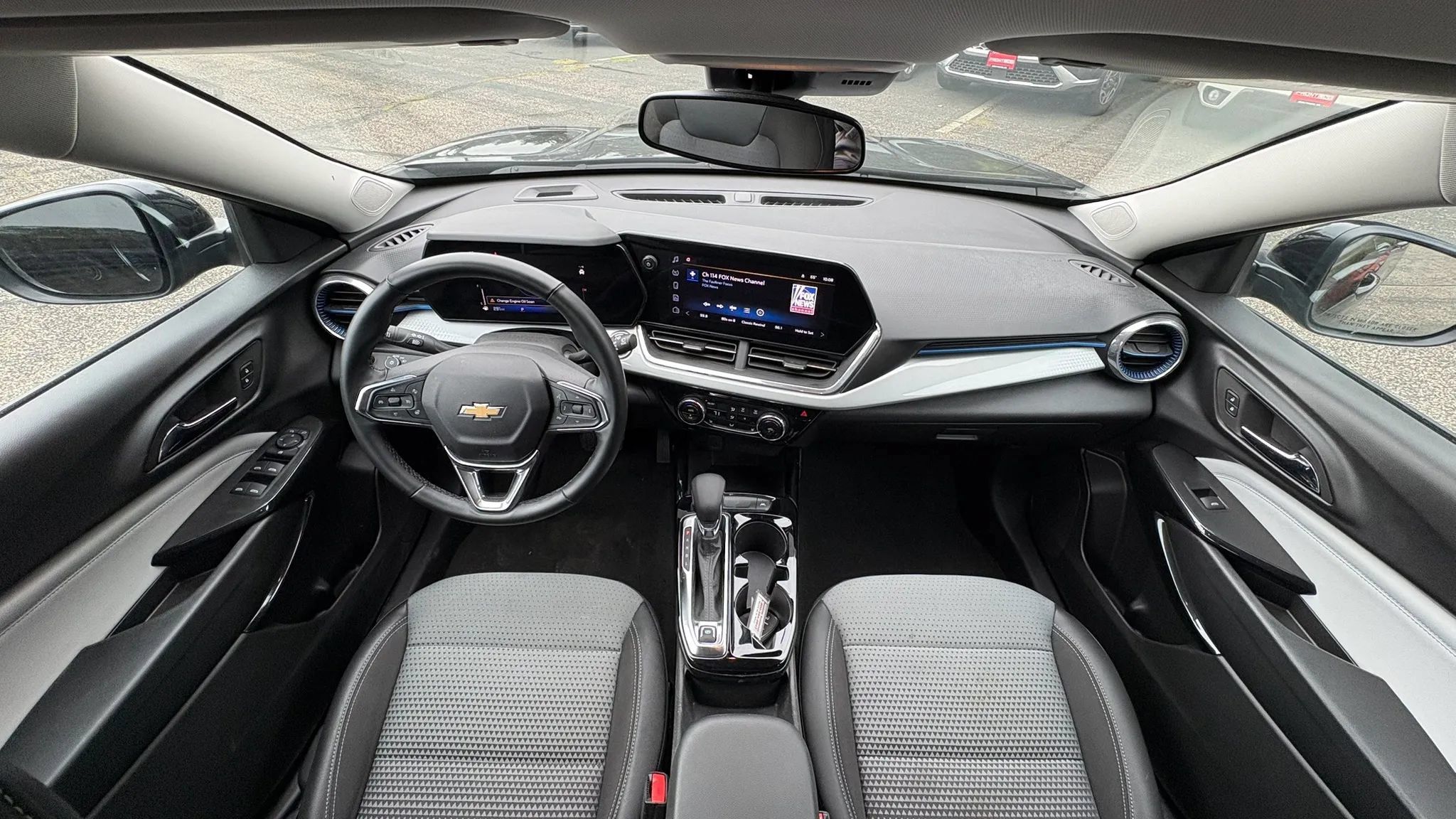 Used 2025 Chevrolet Trax LT w/ LT Convenience Package FWD image 21