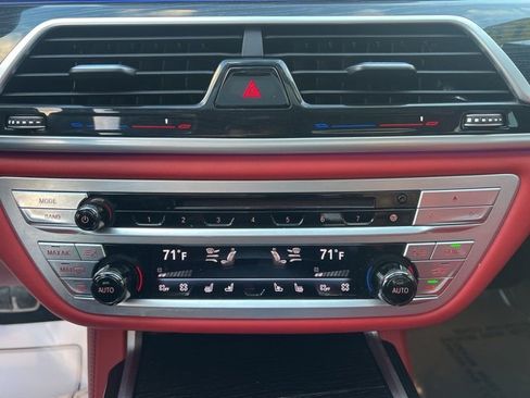 Used 2018 BMW 750i xDrive image 32