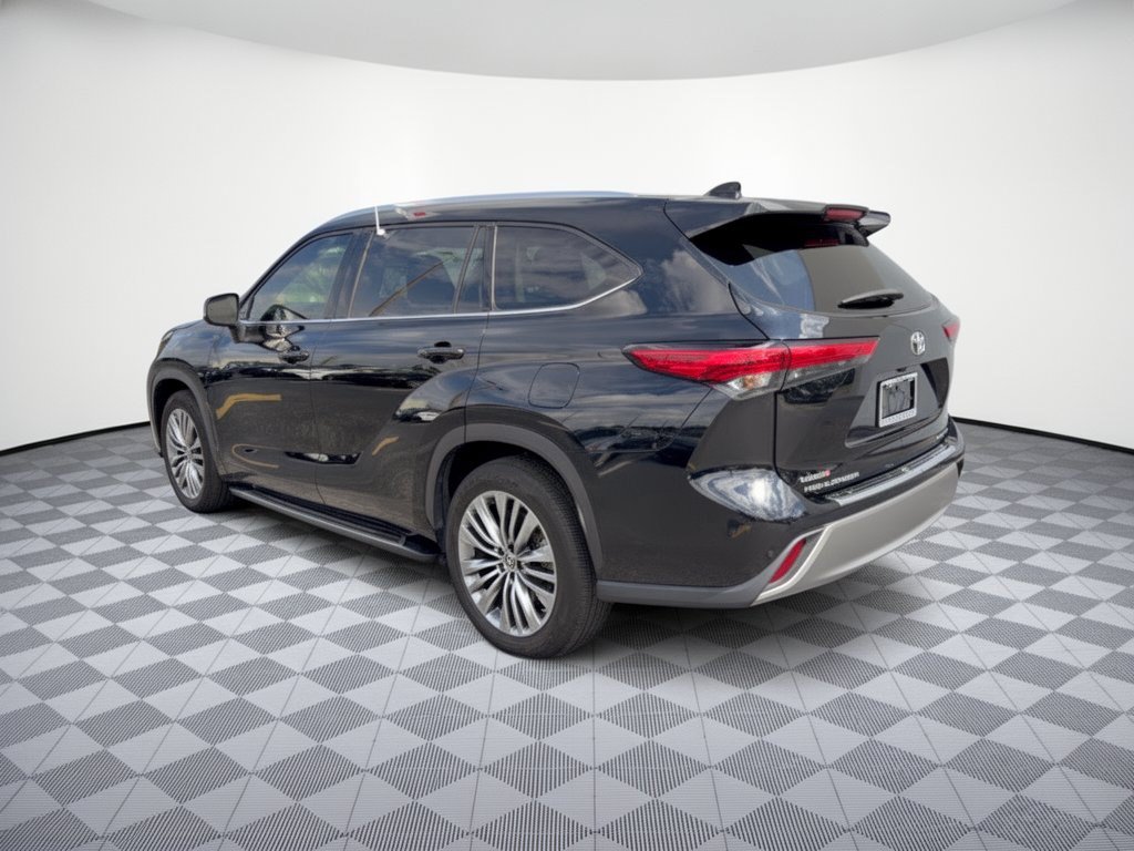 Certified 2021 Toyota Highlander Platinum FWD image 3