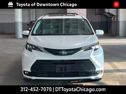 Used 2025 Toyota Sienna XLE w/ XLE Plus Package AWD/4WD image 3