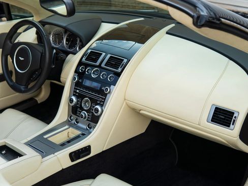 Used 2013 Aston Martin V8 Vantage Roadster RWD image 31