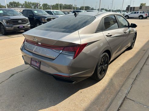 Used 2023 Hyundai Elantra Blue FWD image 9