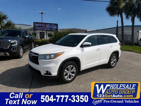 Used 2014 Toyota Highlander XLE FWD image 1