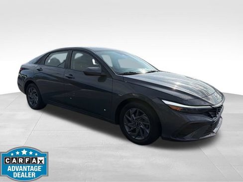 Used 2024 Hyundai Elantra Blue FWD image 1