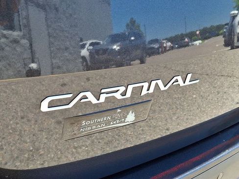 Used 2023 Kia Carnival LX FWD image 32