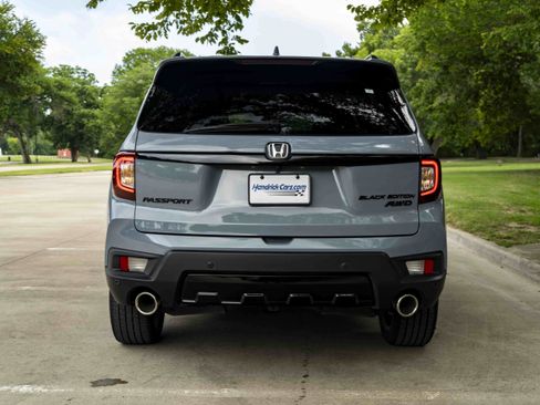 Used 2025 Honda Passport Black Edition image 8