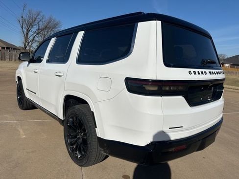 Used 2022 Jeep Grand Wagoneer Series III w/ Rear Seat Video Group 1 image 3