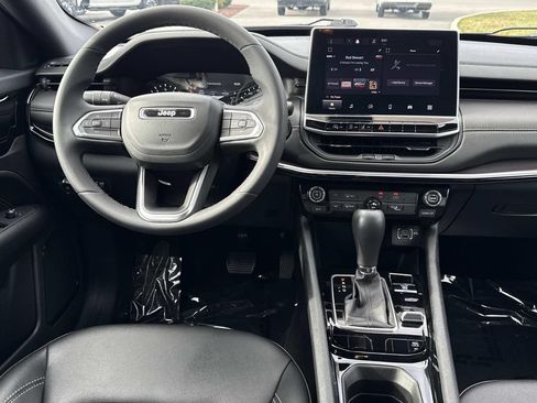 Used 2023 Jeep Compass Latitude AWD/4WD image 3