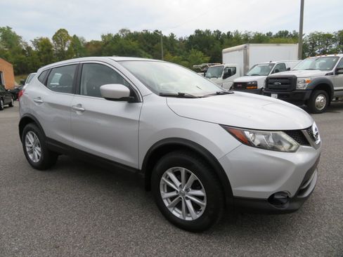 Used 2018 Nissan Rogue Sport S w/ S Appearance Package image 1