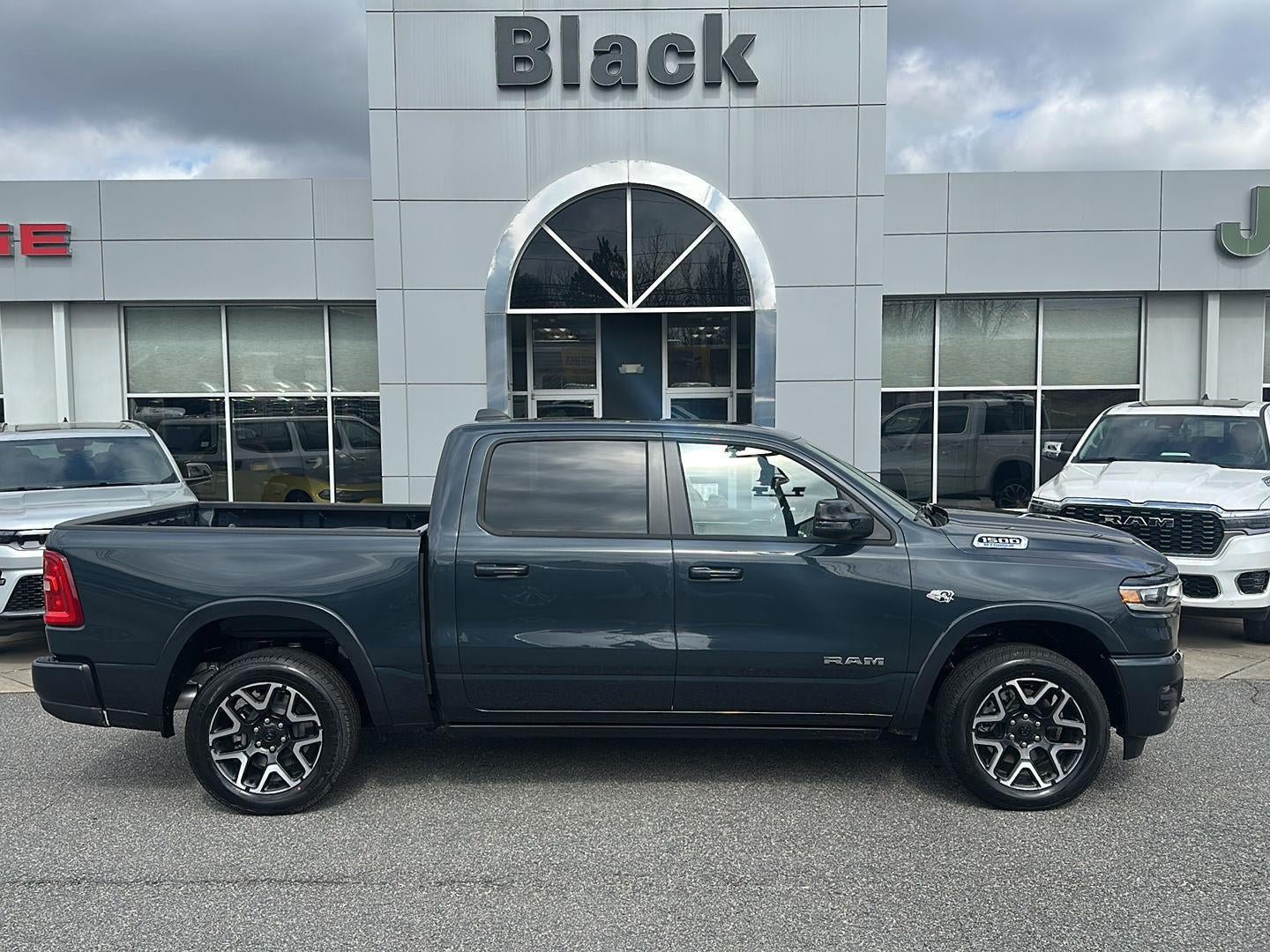 New 2026 RAM 1500 Laramie w/ Laramie Preferred Package AWD/4WD image 3