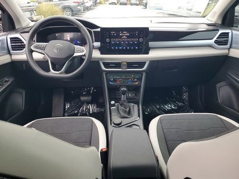 New 2026 Volkswagen Taos SE image 13