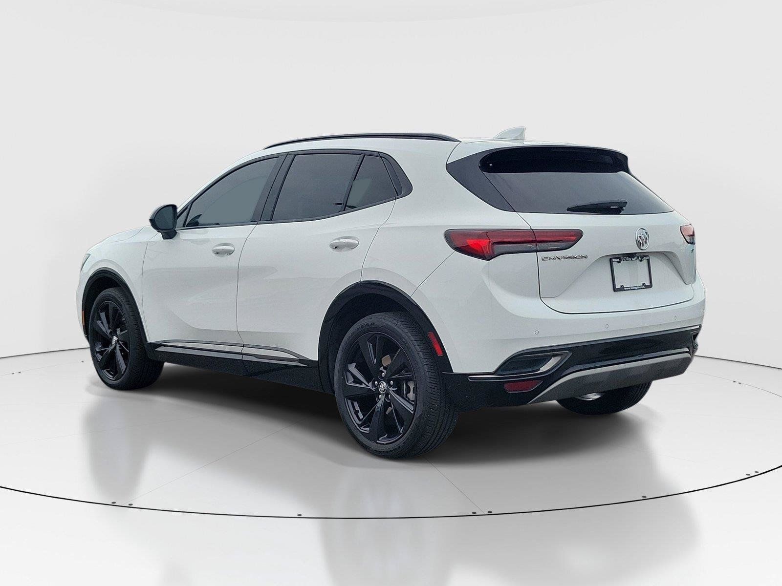 Used 2022 Buick Envision Essence w/ Technology Package I FWD image 3
