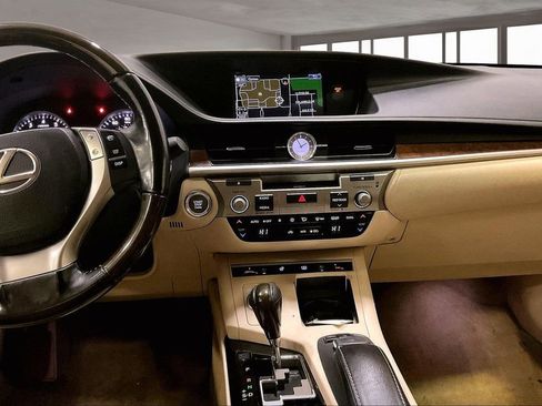 Used 2015 Lexus ES 350 w/ Luxury Package FWD image 7
