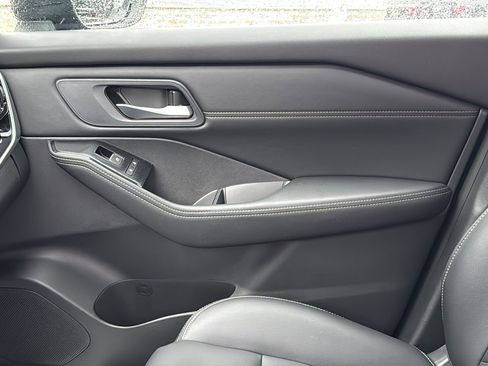 Certified 2024 Nissan Rogue SL image 18