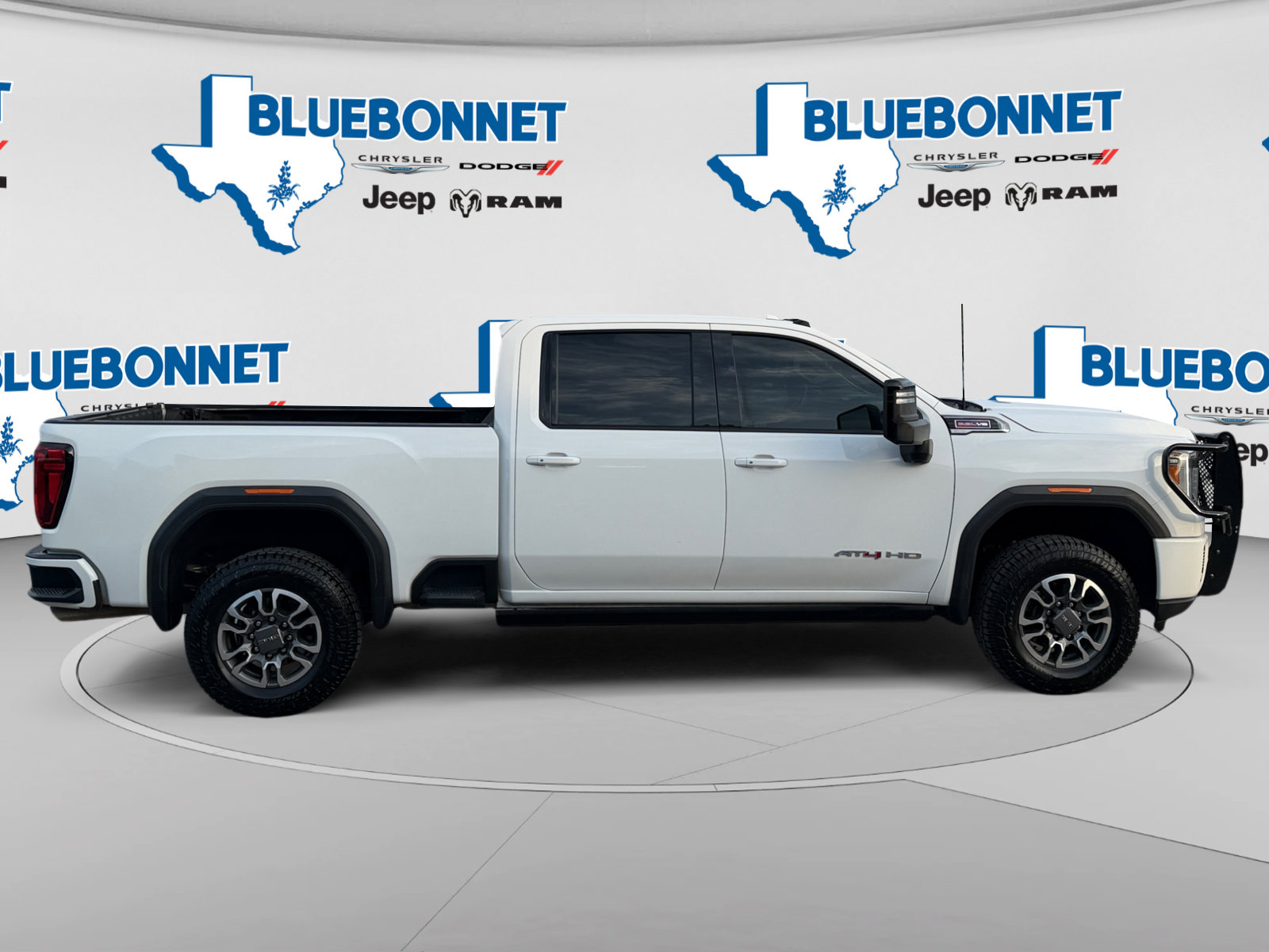 Used 2022 GMC Sierra 2500 AT4 w/ AT4 Preferred Package AWD/4WD image 4