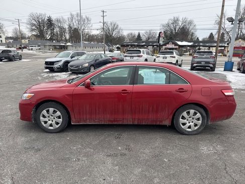 Used 2011 Toyota Camry LE image 4