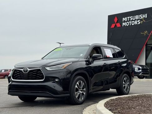 Used 2021 Toyota Highlander XLE image 7