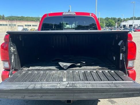 Used 2019 Toyota Tacoma TRD Sport AWD/4WD image 19