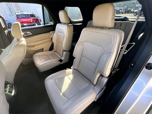 Used 2019 Ford Explorer Limited w/ Ford Safe & Smart Package image 28