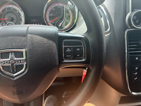Used 2019 Dodge Grand Caravan SE FWD image 26