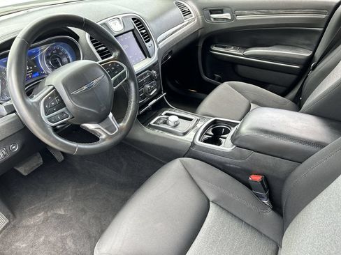 Used 2021 Chrysler 300 Touring w/ Driver Convenience Group RWD image 10