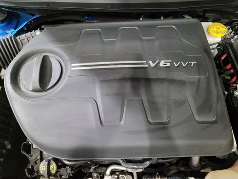 Used 2020 Jeep Cherokee Trailhawk w/ Cold Weather Group AWD/4WD image 30