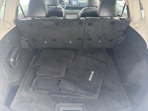 Used 2021 Nissan Rogue SV w/ Premium Package image 37