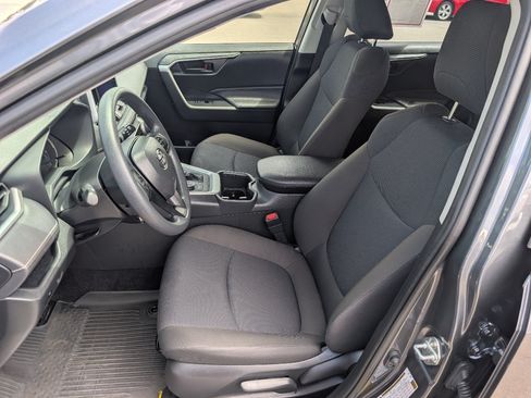 Used 2025 Toyota RAV4 LE AWD/4WD image 2