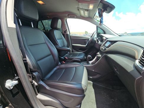 Used 2021 Chevrolet Trax LT w/ Premium Seat Package AWD/4WD image 11