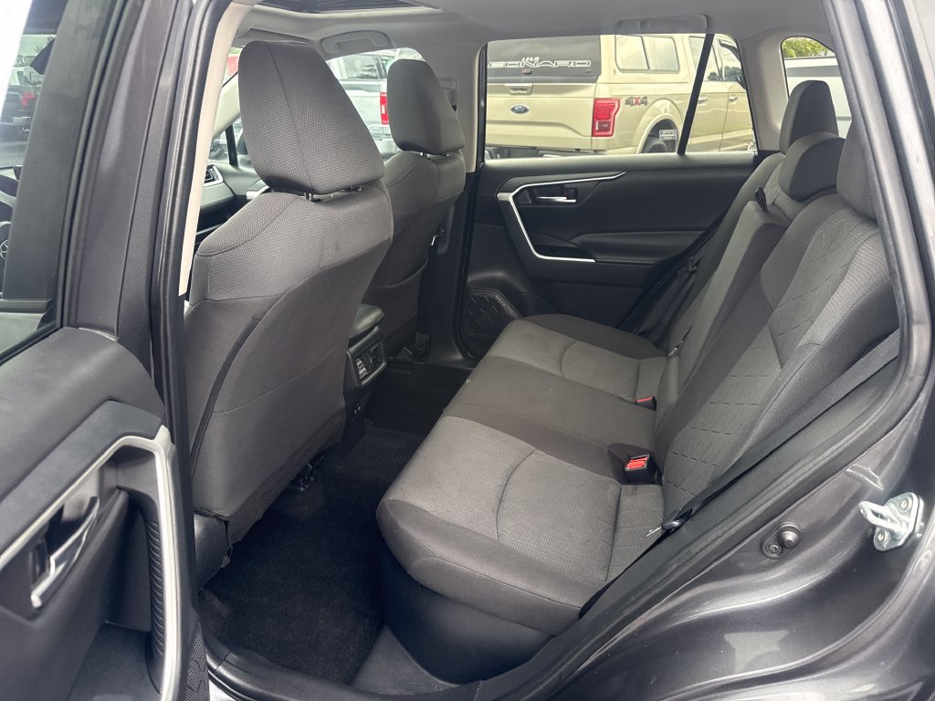 Used 2020 Toyota RAV4 XLE w/ Convenience Package AWD/4WD image 16