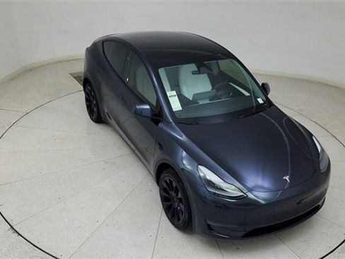 Used 2024 Tesla Model Y 2WD image 75