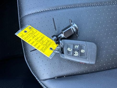 Certified 2024 Volkswagen Tiguan SE w/ Panoramic Sunroof Package image 36