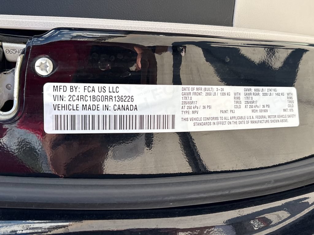 Used 2024 Chrysler Pacifica Touring-L FWD image 37