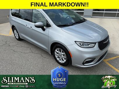 Used 2023 Chrysler Pacifica Touring-L