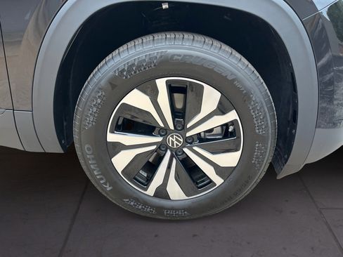 Certified 2025 Volkswagen Atlas SE image 17