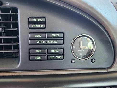 Used 2001 Lincoln Continental image 29