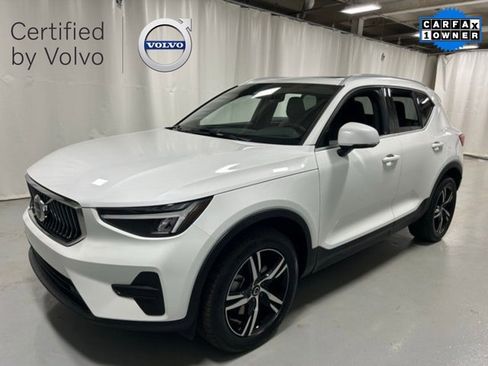 Certified 2025 Volvo XC40 B5 Core image 1