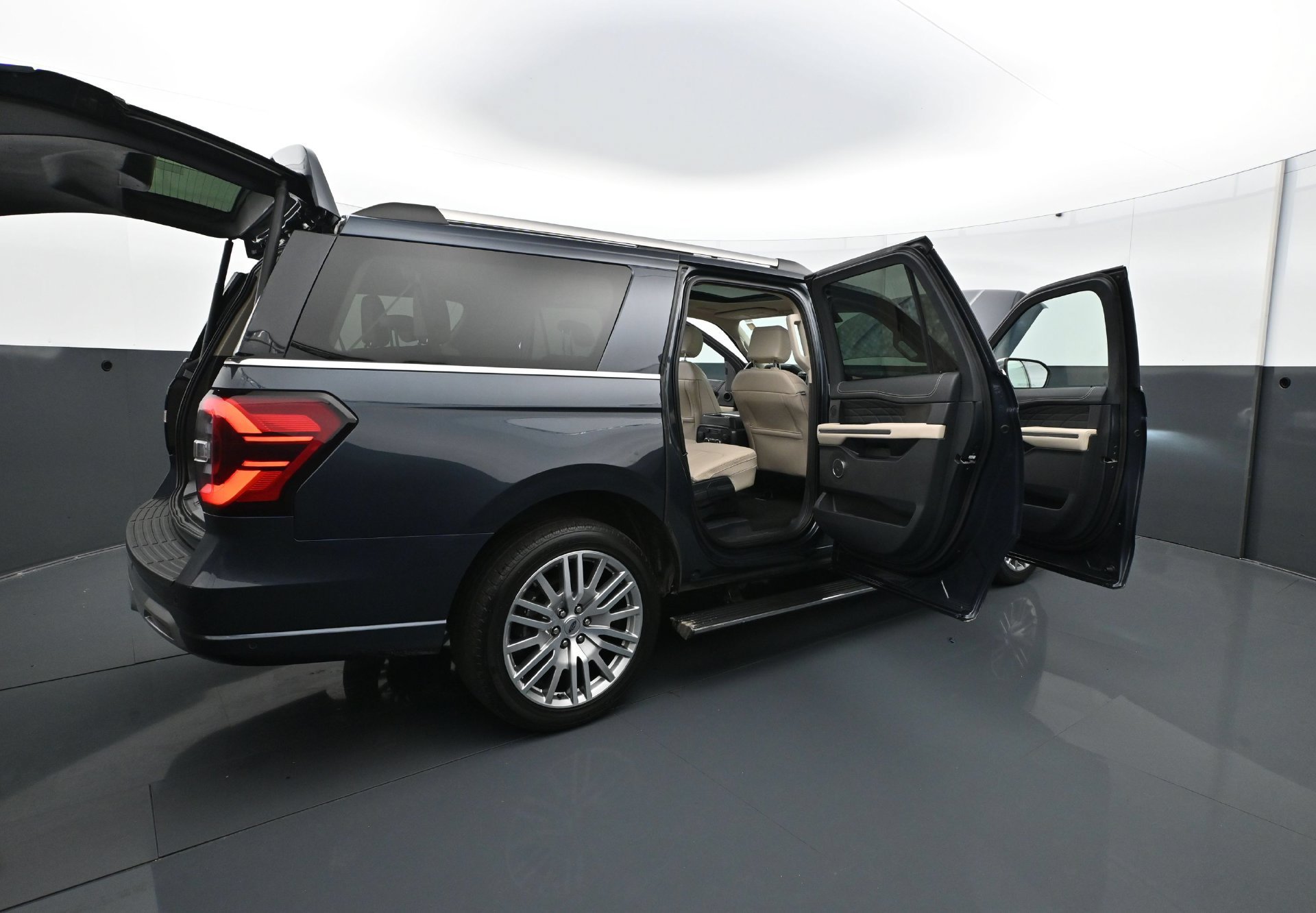 Used 2024 Ford Expedition Max Platinum AWD/4WD image 38