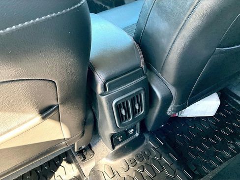 Used 2018 Jeep Compass Trailhawk image 30