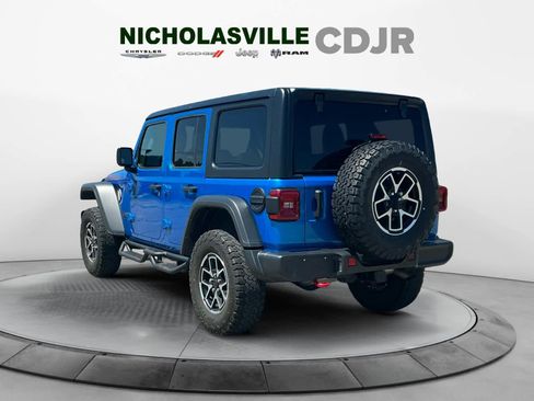 Used 2024 Jeep Wrangler Unlimited Rubicon w/ Convenience Group AWD/4WD image 3